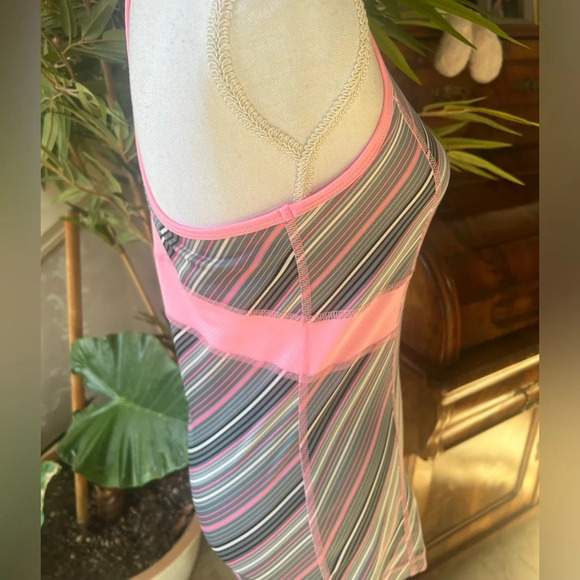 Tech Gear top Medium NWOT. Lined at top. Pink gray workout gear - Picture 9 of 12